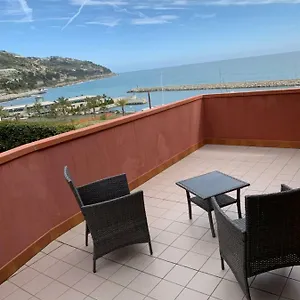  Gasthuis Baia Dei Gabbiani Italië